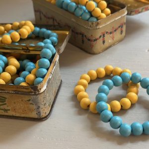 Puuhelmirannekoru (Ukrainan värit)